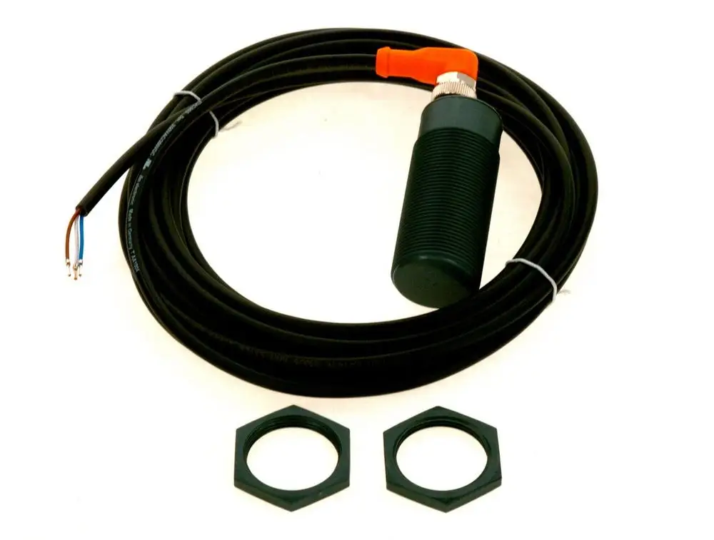 BOSCH Füllstandssensor mit einem Kabel, das mehrere Drähte umfasst, sowie zwei Montage-Ringen in einer schwarzen Umantelung. Der Sensor hat eine zylindrische Form.